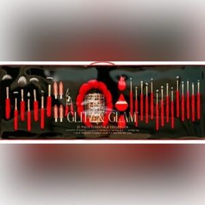 Glamorous Red Makeup Brush Set